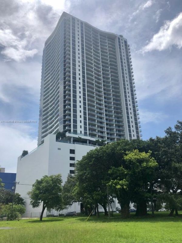Fully furnished 1 bedroom 1 bathroom condo in Canvas luxury residence Tower at the heart of Miami’s Arts and Entertainment District.