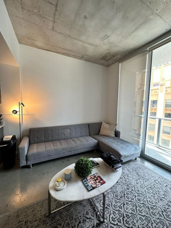 FULLY FURNISHED 1bedroom/1bath condo-apartment at Centro Downtown Miami. Loft style, modern-polished concrete floors and ceilings